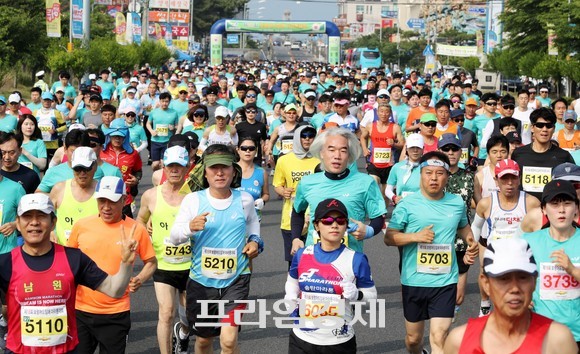 제19회 보령머드 임해마라톤대회 경기 모습. ⓒ 프라임경제