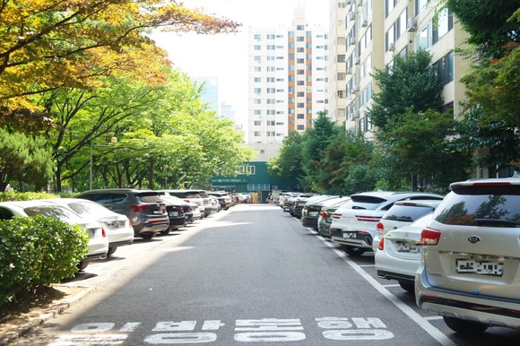 삼부아파트는 만만치 않은 주차난을 겪고 있다. ⓒ 프라임경제