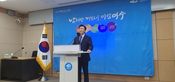 정기명 여수시장 당선인이 인수위원회 활동 중간보고 및 민선 8기 시정 도시비전과 시정구호, 시정방침을 시민들 앞에 발표했다. ⓒ 프라임경제
