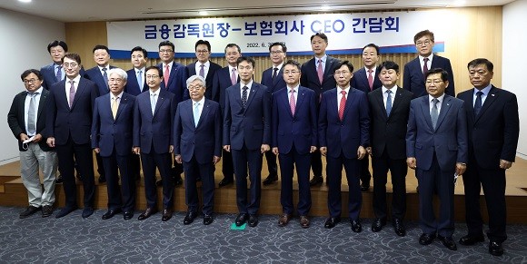 이복현 금융감독원장은 30일 오전 서울 종로구 생명보험교육문화센터에서 열린 보험회사 CEO 간담회에 참석했다. ⓒ 연합뉴스