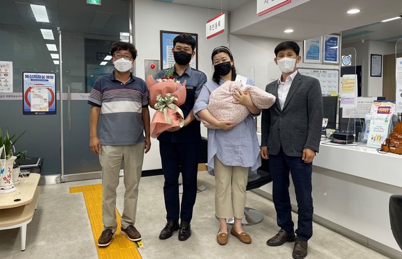 중앙동행정복지센터 축하 현장 모습. ⓒ 제천시