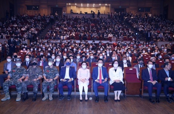 이강덕 포항시장의 취임식 모습. = 김진호 기자