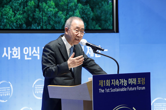 반기문 前 UN사무총장이 지속가능 미래 포럼에서 기조강연을 하고 있다. ⓒ 포스코