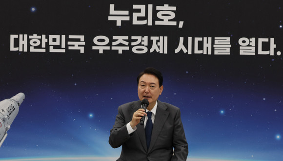 한국항공우주산업 등 산업체 관계자들은 한화에어로스페이스는 우주산업에서의 'Global Top Tier Player'를 목표로 우주인터넷과 우주자원 개발 및 활용 등에 과감한 도전을 약속했다. ⓒ 연합뉴스