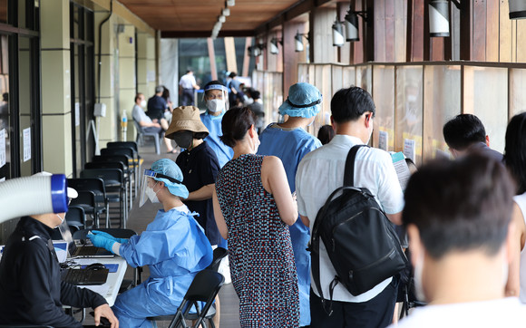 7일 코로나19 신규 확진자 수가 1만8511명을 기록했다. ⓒ 연합뉴스
