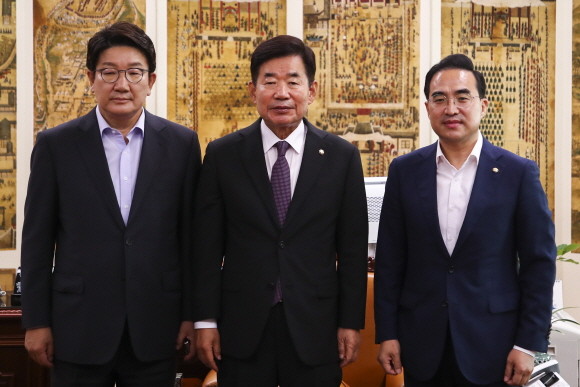 12일 김진표 국회의장 주재로 진행된 여야 회동에서 오는 17일까지 국회 원 구성 마무리를 짓기로 했다. ⓒ 연합뉴스
