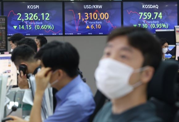 12일 원·달러환율은 전장대비 8.2원 오른 1312.1원에 마감했다. 장중 1313.2원을 기록하며 연고점을 다시 썼다. 이는 2009년 7월13일 이후 13년 만에 가장 높은 수준이다. ⓒ 연합뉴스