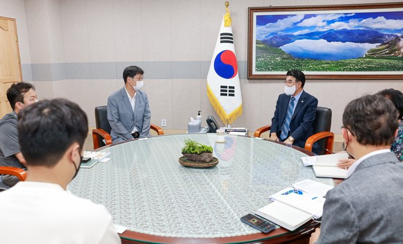 이응우 계룡시장이 지난 12일 국방홍보원장과 간담회를 개최했다. ⓒ 계룡시