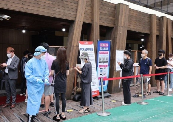 14일 중앙방역대책본부(이하 중대본)에 따르면 이날 0시 기준 코로나19 신규 확진자는 3만9196명으로, 누적 확진자는 총 1864만1278명이 됐다. ⓒ 연합뉴스