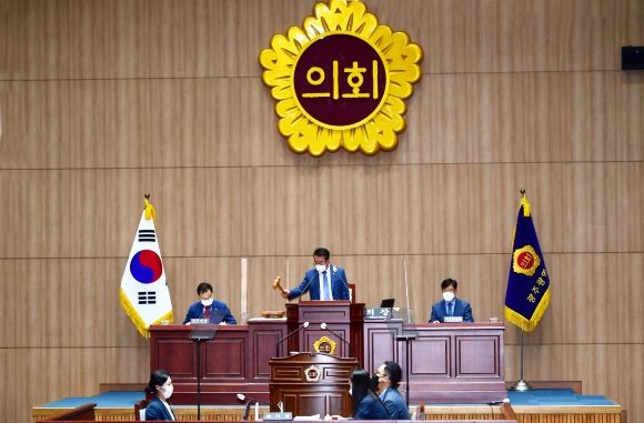 광주광역시의회는 15일 제308차 임시회 제2차 본회의에서 제9대 전반기 4명의 상임위원장을 선출했으며, 상임위원회별로 의회운영위원을 추천받아 선임 의결했다. ⓒ 광주광역시의회