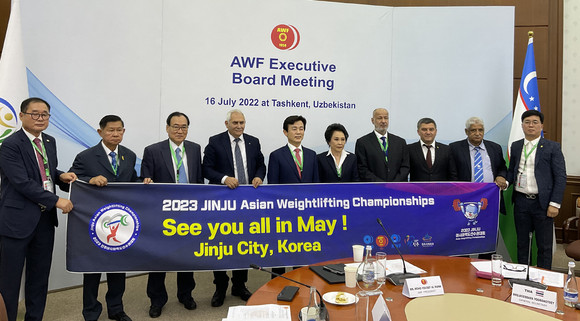 조규일 진주시장이 아시아역도선수권대회 집행위원회에 참석해 2023 진주아시아역도선수권대회를 홍보 하고 있다. ⓒ 진주시