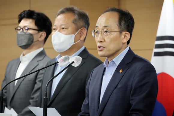 추경호 경제부총리가 18일 정부 서울청사에서 대우조선해양 사태 관련 관계 부처 합동 담화문을 발표하고 있다. ⓒ 연합뉴스