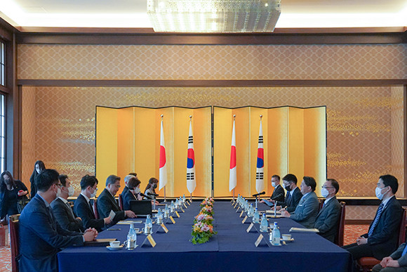 박진 외교부장관과 하야시 요시마사 일본 외무대신은 18일(현지시각) 회담을 가졌다. ⓒ 외교부