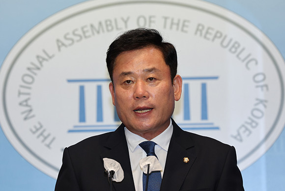 최고위원 후보인 송갑석 더불어민주당 의원을 포함한 민주당계에서는 윤석열 대통령의 인사시스템에 대한 비난의 목소리를 냈다. ⓒ 연합뉴스
