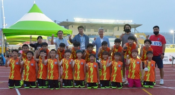 대천초등학교 유소년 축구팀 기념촬영 모습. ⓒ 보령시