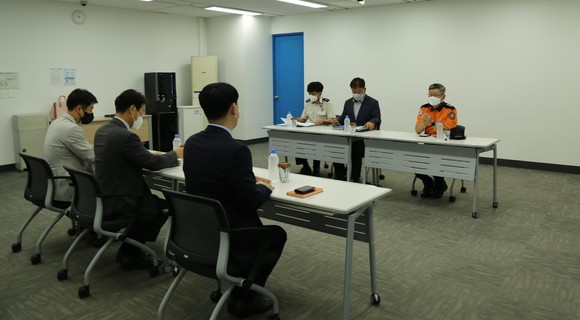 강윤규 보령소방서장은 지난 20일 화재대피 피난동선 확보위한 다중이용시설 안전컨설팅 간담회를 개최했다. ⓒ 보령소방서