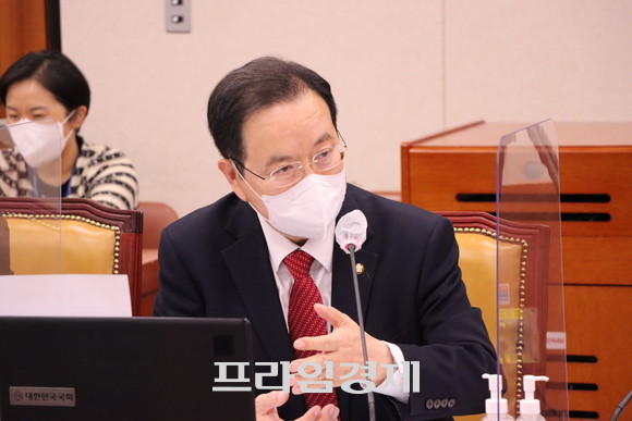 하영제 의원이 군용비행장·군사격장 소음 방지 및 피해 보상에 관한 법률 일부개정법률안을 발의하고 있다. ⓒ 프라임경제