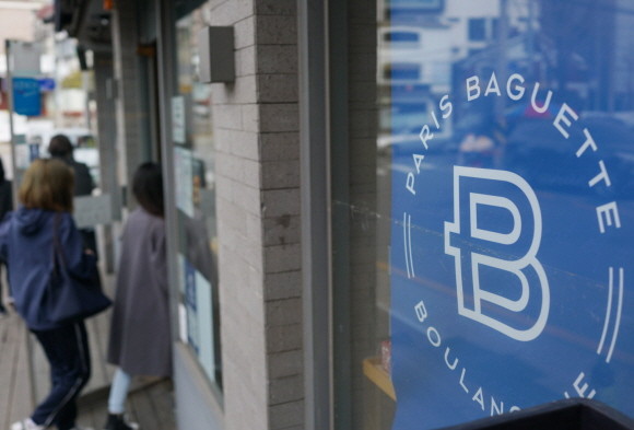 파리바게뜨 사회적 합의 이행 검증위원회가 최근 발표한 '파리바게뜨 제빵기사 모성보호 실태' 내용이 객관성에 심각한 문제가 제기됐다. © 연합뉴스