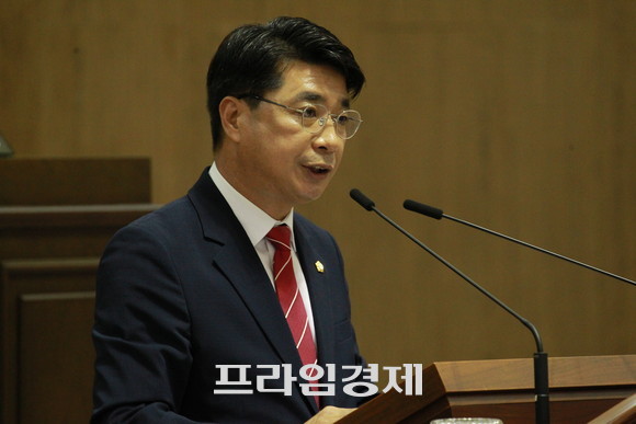 최신용 진주시의회 부의장이 3대 발전방안을 제시하고 있다. ⓒ 프라임경제