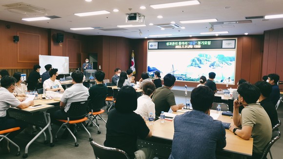 남해군 성과관리 동아리가 '성공' 모임하고 있다. ⓒ 남해군