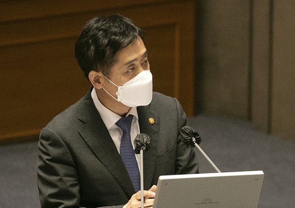 김주현 금융위원장은 26일 대정부질문에서 최승재 국민의힘 의원의 질의에 대해 입장을 밝혔다. ⓒ 연합뉴스