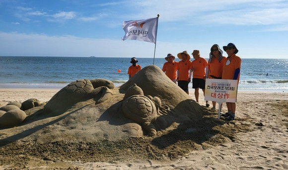 27일 제1회 대천해수욕장 모래조각전 대상(경남팀). ⓒ 보령시