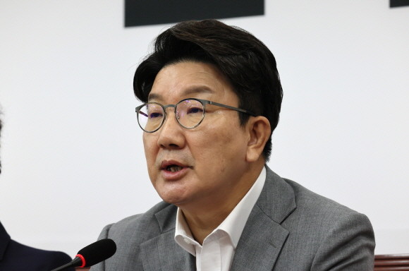 권성동 국민의힘 대표 직무대행 겸 원내대표는 29일 대법원 판결을 존중하겠다는 뜻을 밝혔다. ⓒ 연합뉴스