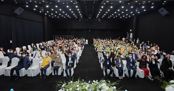 읍면동 열린 간담회 개최 후 단체 기념촬영 모습. ⓒ 아산시