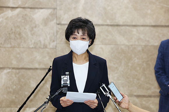 박순애 사회부총리 겸 교육부 장관은 8일 한국교육시설안전원에서 사퇴의 뜻을 밝혔다. ⓒ 연합뉴스