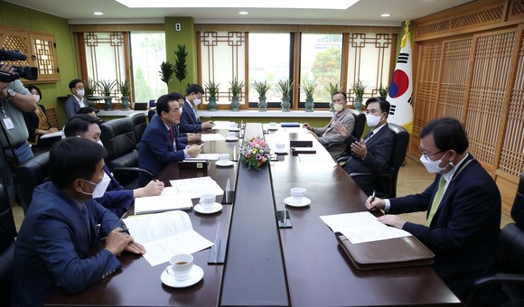 김태흠 지사는 19일 논산시민과의 대화을 하고 있다. ⓒ 충남도