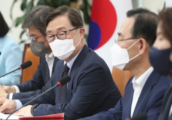 최재형 국민의힘 혁신위원장은 지난 22일 공천 후보자 부적격 심사 권한을 윤리위원회에 넘기면서 윤리위원장 임기 강화, 윤리위원 임명 절차 추가 등의 혁신안을 발표했다. ⓒ 연합뉴스