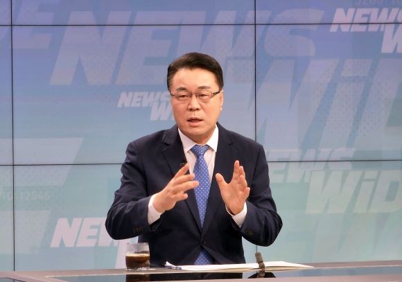 구복규 화순군수가 23일 오후 KBC광주방송 뉴스와이드 생방송에 출연해 관광·백신·농업 '3대 미래먹거리’ 집중 육성 방안 등 민선 8기 군정 운영 구상을 제시했다. ⓒ 화순군