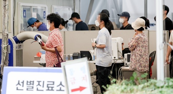 질병관리청 중앙방역대책본부에 따르면 29일 0시 기준 코로나19 확진자는 4만3142명을 기록했다. ⓒ 연합뉴스