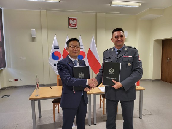 한화디펜스가 폴란드에 K9 자주포를 수출하는 1차 실행계약을 체결했다. ⓒ 한화디펜스