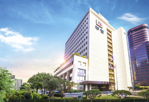 부영그룹은 입주민과 상생하는 '주거사다리 역할' 외에 현재까지 기부한 금액만 1조원이 넘는 다양한 사회공헌 활동을 펼치는 등 모범적인 ESG경영을 추진하고 있다. © 부영그룹