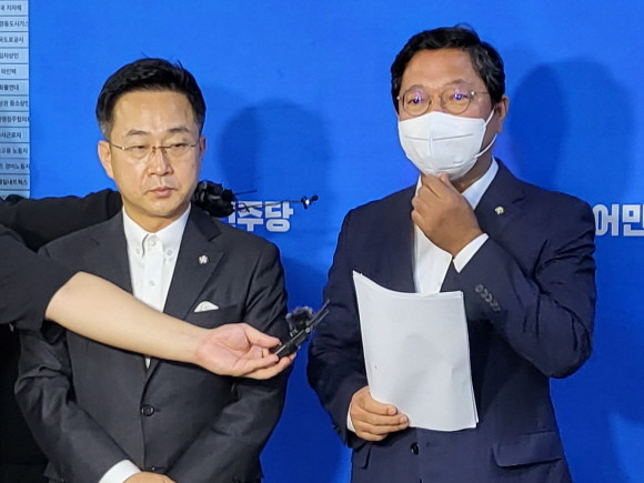 더불어민주당은 5일 오후 1시 고위공직자범죄수사처에 고발장을 접수한다고 밝혔다. = 박성현 기자