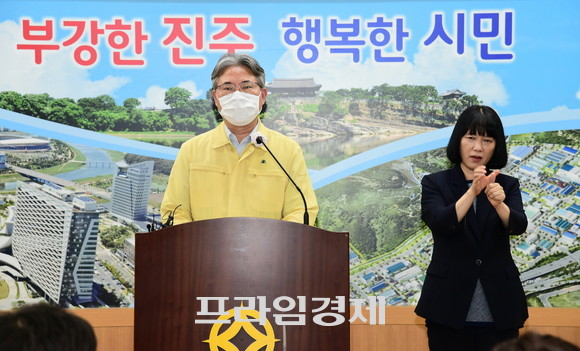 신종우 진주부시장이 남강변 다목적 문화센터 건립과 관련한 소송 1심 결과에따라 즉각 항소할 계획을 밝히고 있다. ⓒ 프라임경제
