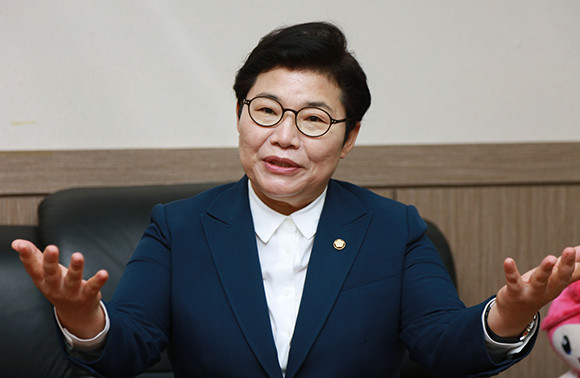 환경노동위원회 소속인 임이자 국민의힘 의원은 13일 과로사 고위험군 집중관리 사업 불용률을 공개했다. ⓒ 연합뉴스