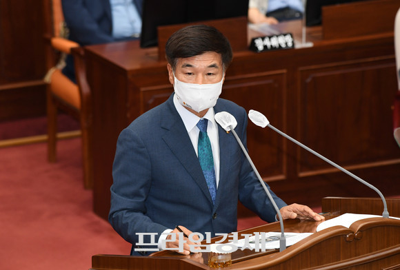 경남도 유계현 예산결산위원장이 경남지역경제 활성화와 서부경남 균형발전을 위한 도정추진을 촉구하고 있다. ⓒ 프라임경제