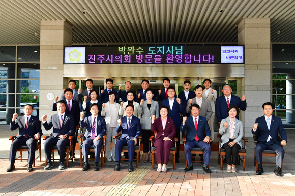 박완수 경남도지사가 진주시의회를 찾고 현장소통을 이어 가고 있다. ⓒ 진주시의회