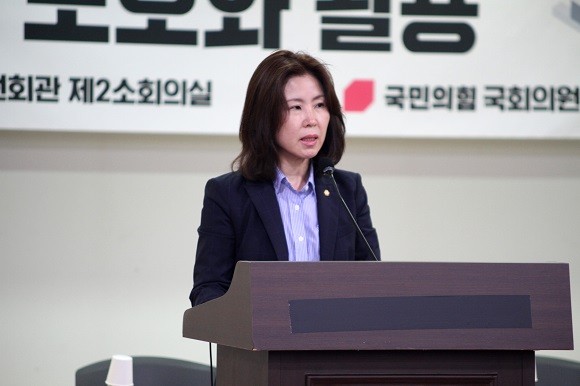 김미애 국민의힘 의원이 '데이터 경제 시대, 보건의료데이터의 보호와 활용' 토론회에서 모두 발언을 하고 있다. ⓒ 김미애 의원실