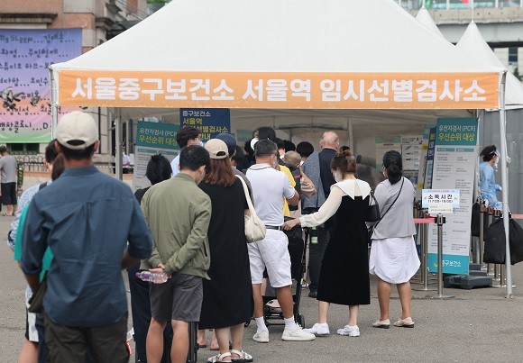 질병관리청 중앙방역대책본부에 따르면 20일 0시 기준 코로나19 확진자는 4만7917명을 기록했다. ⓒ 연합뉴스