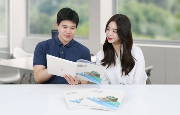 KCC 지속가능성보고서가 '2022 ARC 어워즈'에서 전문 연차보고서 부문 대상을 수상했다. ⓒ KCC