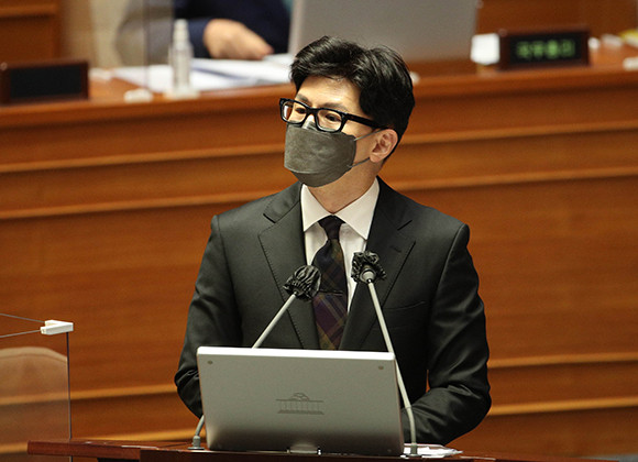 한동훈 법무부 장관은 노랑봉투법에 대해 "헌법상 충돌이 있다"고 전했다. ⓒ 연합뉴스