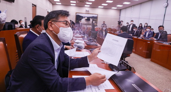 이양수 국민의힘 의원은 27일 국회 본회의에서 수산직불제법 일부 개정안 통과에 대해 환영의 뜻을 밝혔다. ⓒ 연합뉴스