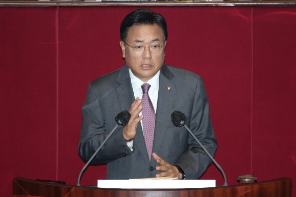 정진석 국민의힘 비상대책위원장은 29일 국회 교섭단체 대표연설에서 민주당 측을 향해 공세를 이어나갔다. ⓒ 연합뉴스