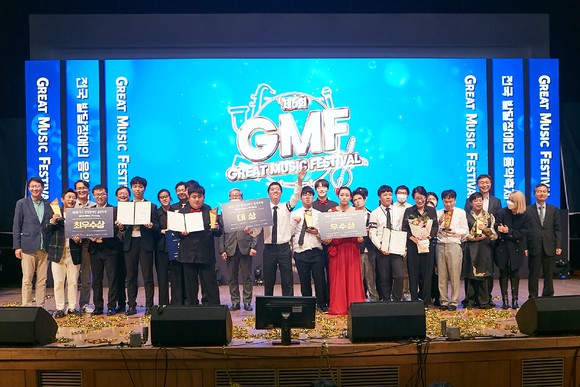 지난 4일 제6회 전국 발달장애인 음악축제(GMF)에서 참가 팀과 관계자들이 기념 사진을 촬영하고 있다. ⓒ SK이노베이션