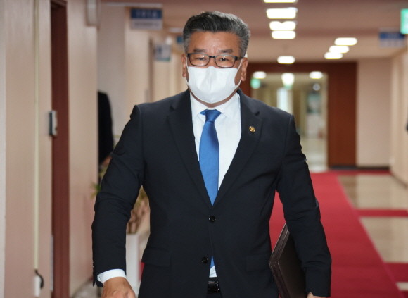 유병호 감사원 사무총장이 대통령실 관계자에게 보낸 문자 내용이 공개돼 민주당 측에서 비판의 목소리를 냈다. ⓒ 연합뉴스