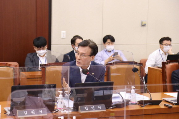 김민석 더불어민주당 의원은 6일 국호 보건복지위원회 국정감사에서 마약중독 관련 질의를 했다. ⓒ 김민석 더불어민주당 의원실