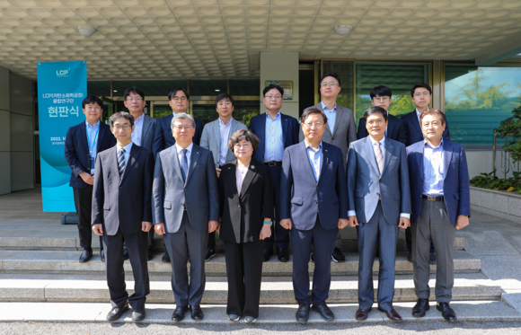 포스코가 저탄소화학공정 융합연구단을 출범하고, 대전 한국화학연구원에서 현판식을 진행했다. ⓒ 포스코